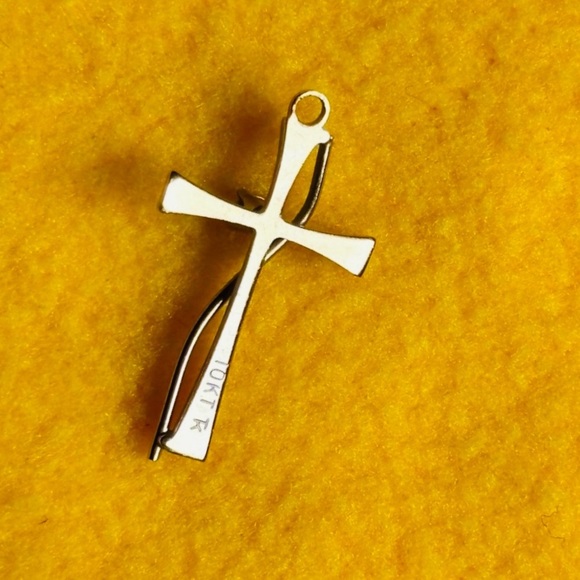 Solid 10K Yellow Gold Natural
Diamond
Accent Cross Religious
Pendant - Picture 5 of 8